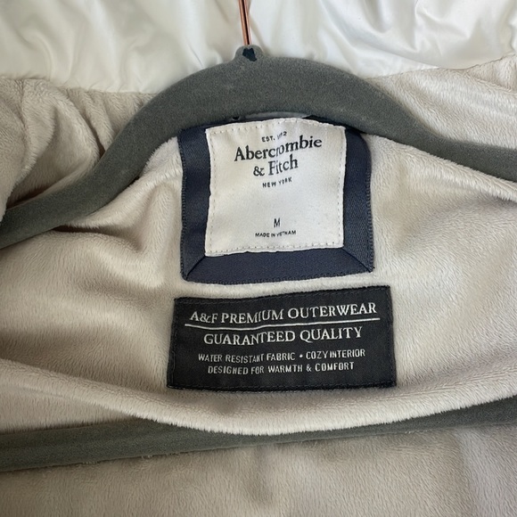 Abercrombie and Fitch medium white vest - Picture 5 of 8